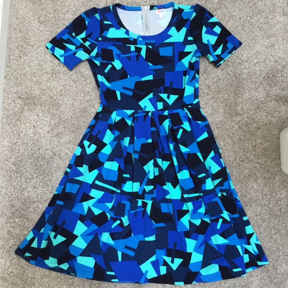 SALE 🎉 LuLaRoe Geometric Amelia XS